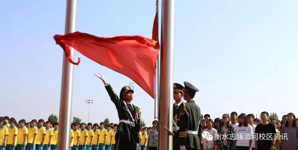 带小狗去露营，上一秒还开开心心，听见鞭炮声小狗脸瞬间挎起...